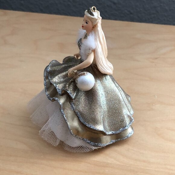 Barbie 2000 Hallmark Ornament Celebration Special 2000 Edition - Picture 6 of 6